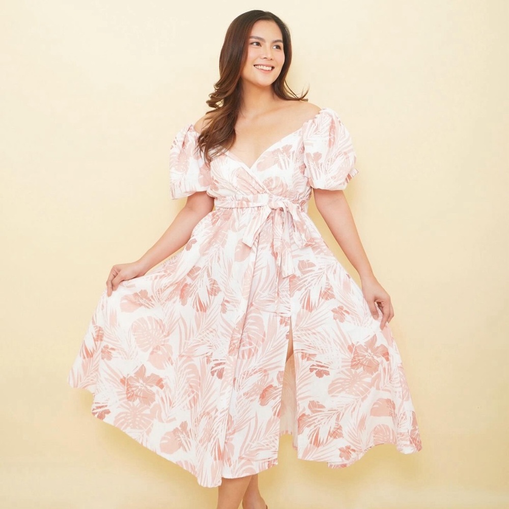 NWT Puff sleeve dress with slit